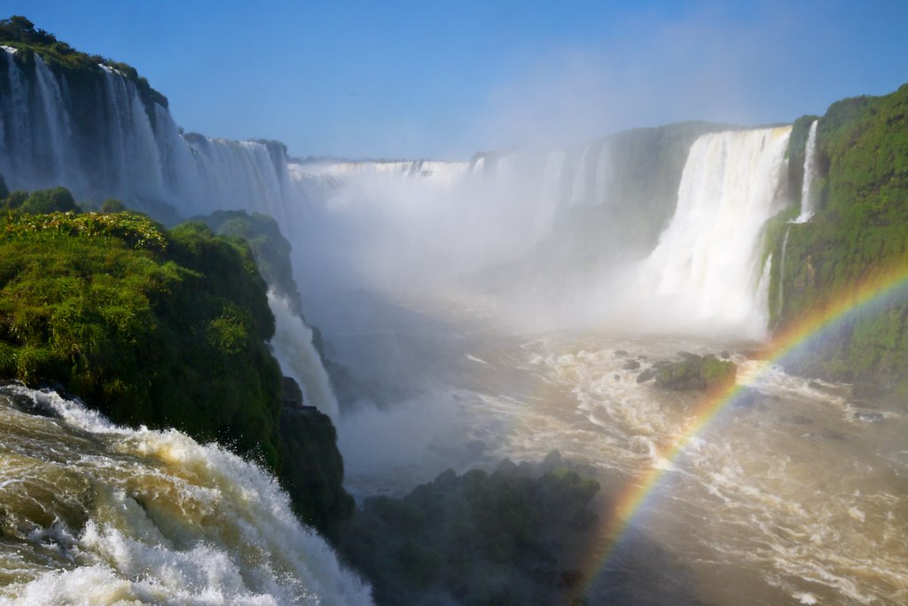  A imponência da natureza no Parque Nacional do Iguaçu é de tirar o fôlego! Conheça mais sobre a Garganta do Diabo, a maior queda das Cataratas!