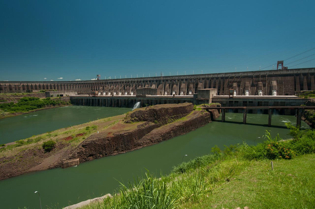 Vista da Barragem de Itaipu