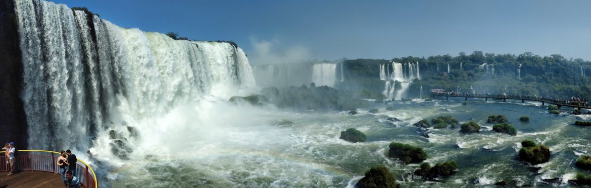 Visão panorâmica das Cataratas do Iguaçu