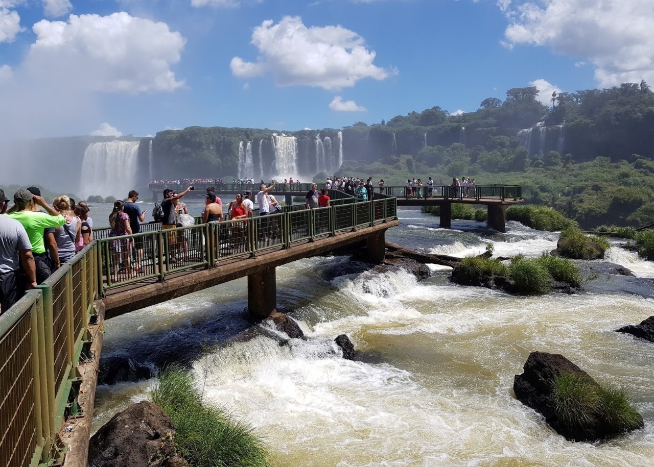 Passarela das Cataratas em Feriado Prolongado em Foz do Iguaçu