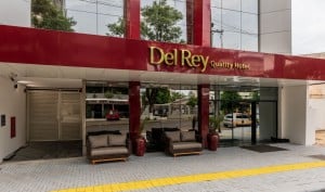 Fachada do Hotel em porque você deve se hospedar no Del Rey.