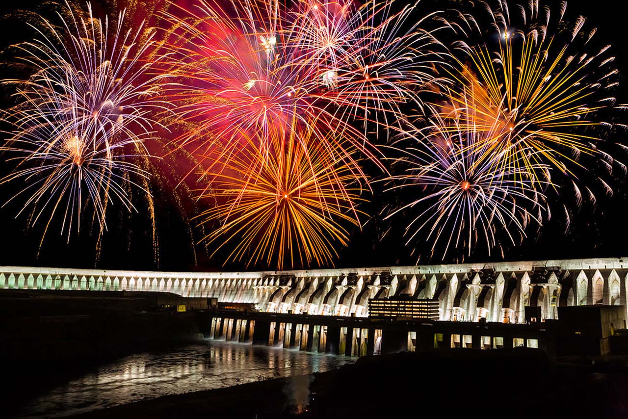 Itaipu iluminada - Verão 2022