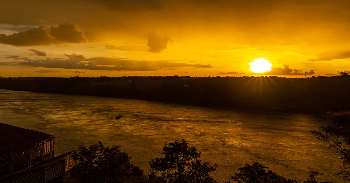 Pôr do Sol no Marco das Tres Fronteiras