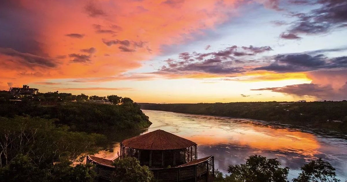 Pôr do sol no Marco das Três Fronteiras