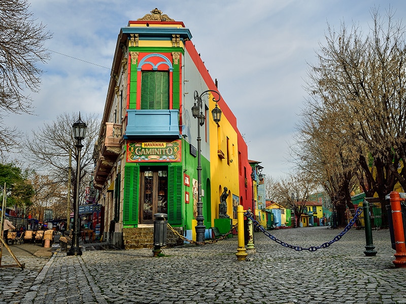 A imagem mostra uma paisagem de Buenos Aires.