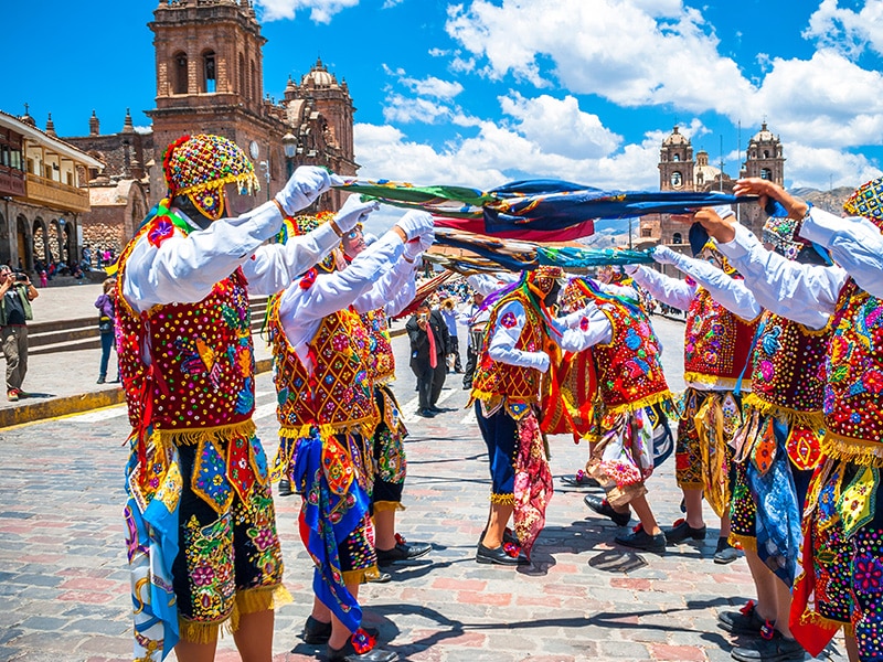 A imagem mostra o destino de viagem: Cusco no Peru.