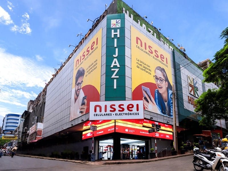 A foto mostra a fachada de uma loja no Paraguai chamada Nissei.