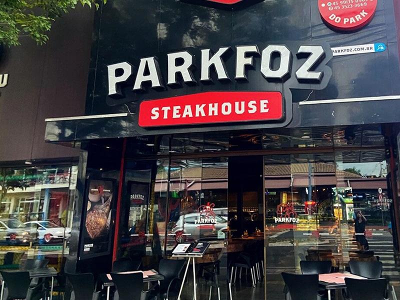 A foto mostra a fachada do ParkFoz